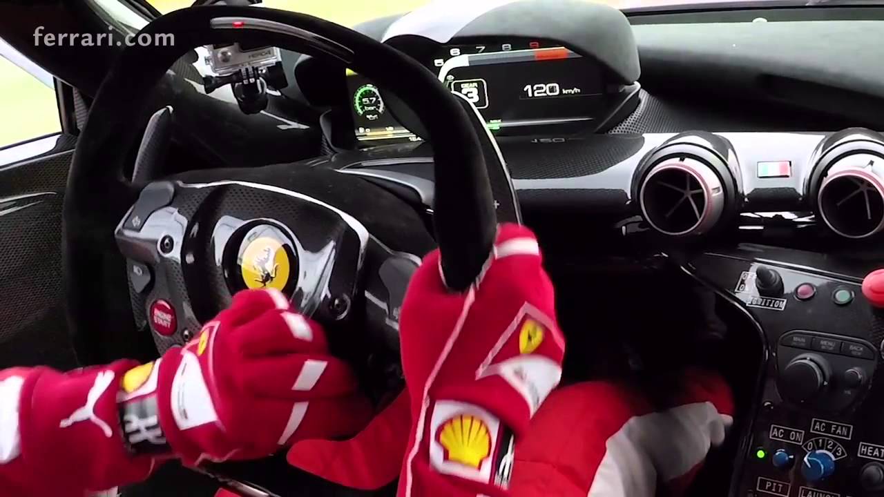 Sebastian Vettel pilota el Ferrari FXX K en Fiorano | Car and Driver Espa&ntilde;a