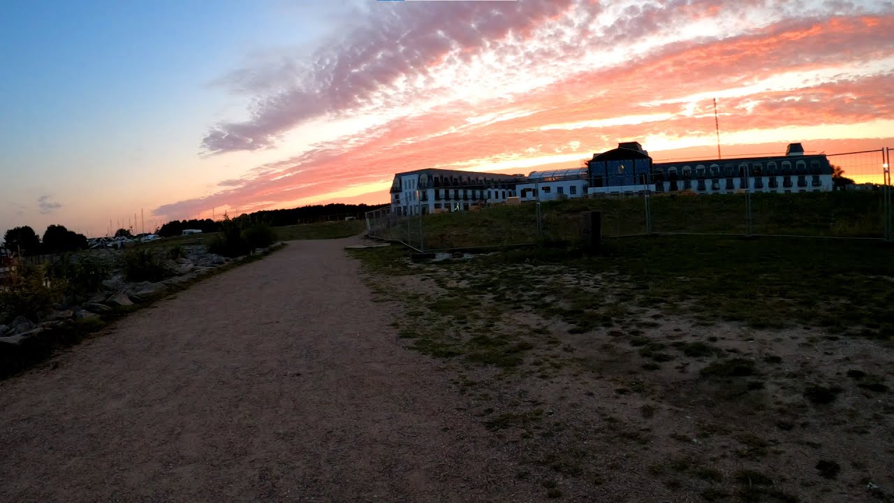 K&oslash;ge - K&oslash;ge Marina en stille sensommeraften, og bl.a. forbi byggeriet af K&oslash;ge S&oslash;bad (Part 1).