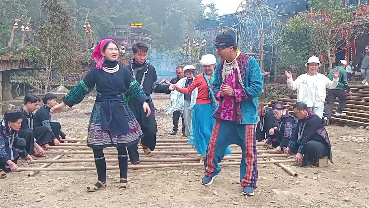 Múa sạp nền văn hóa của đồng bào Hơ Mông trên Tây Bắc