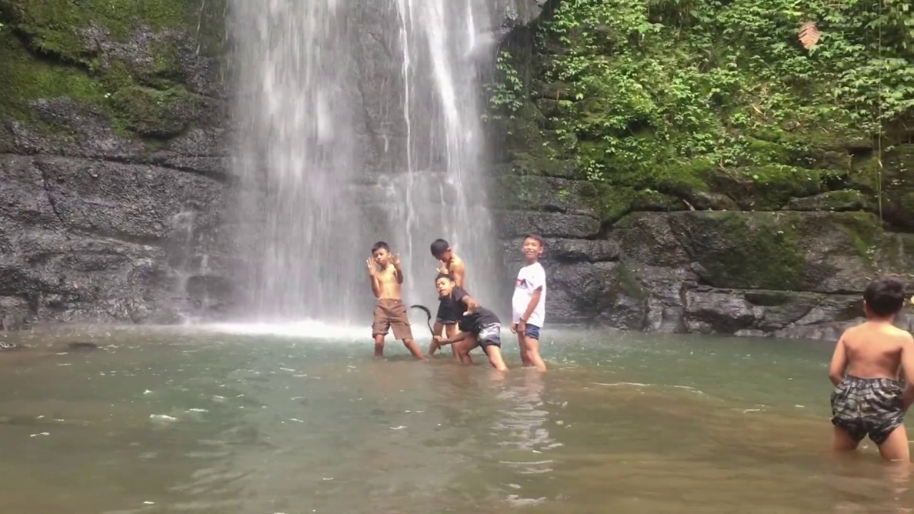 Kegiatan Bersih bersih di seputaran Air terjun Ulu Petanu