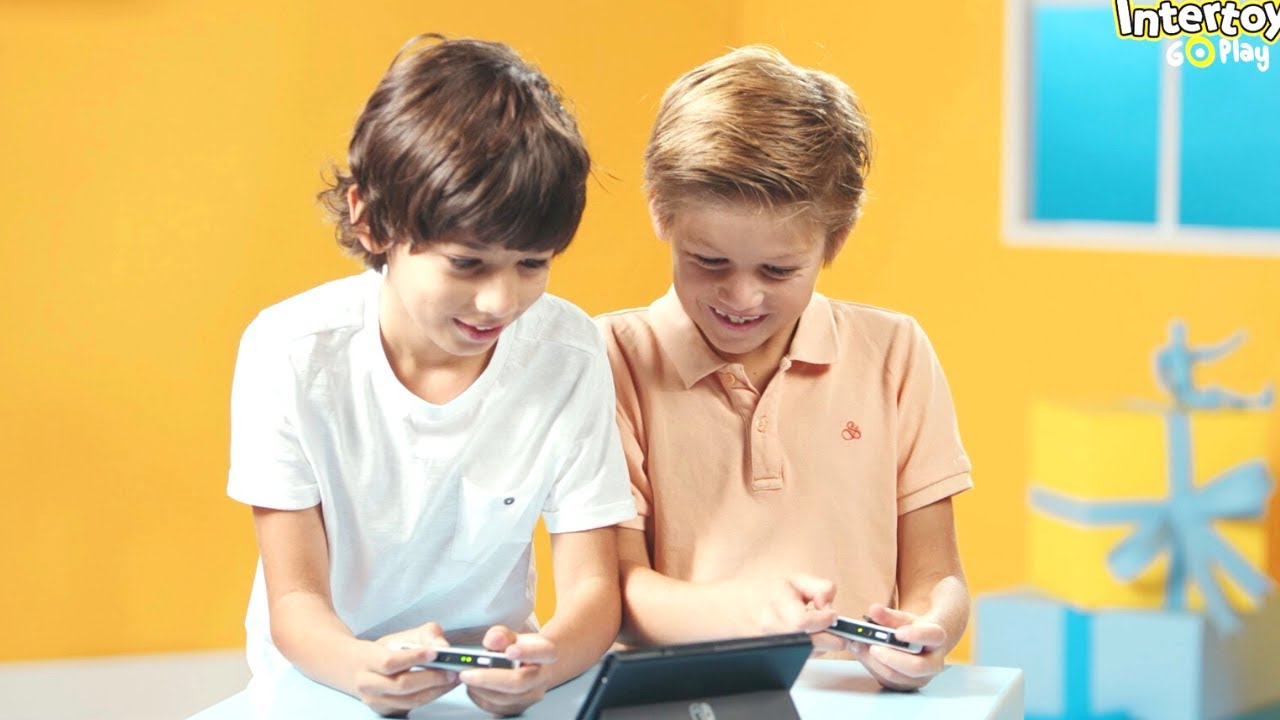 TOY TESTERS unboxing NINTENDO SWITCH MARIO KART 8 DELUXE | Intertoys