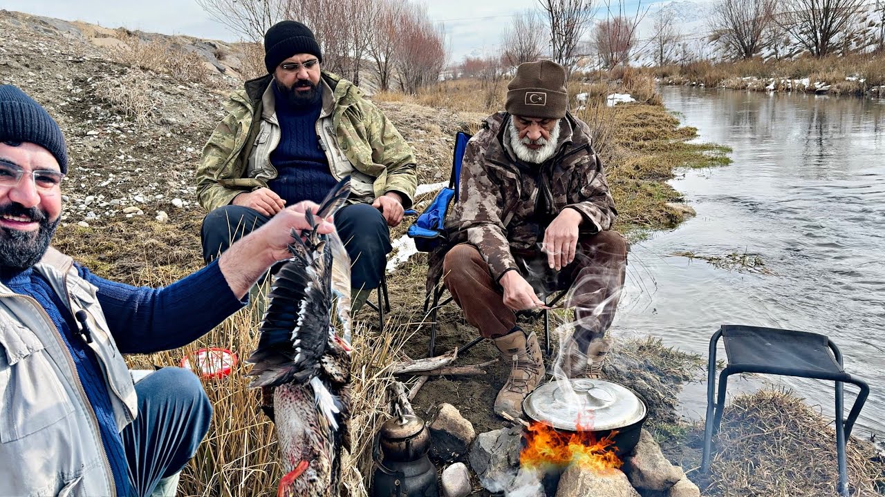 Мы готовили у ручья / Отец и сын охотились на уток 3 из 3 / Мы пили чай, любуясь прекрасным видом