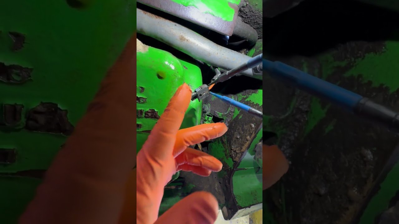 John Deere 7710 4wd light flashing; stuck in 4wd  #John Deere #7710 #4wd #Tractor #Solenoid #Farming