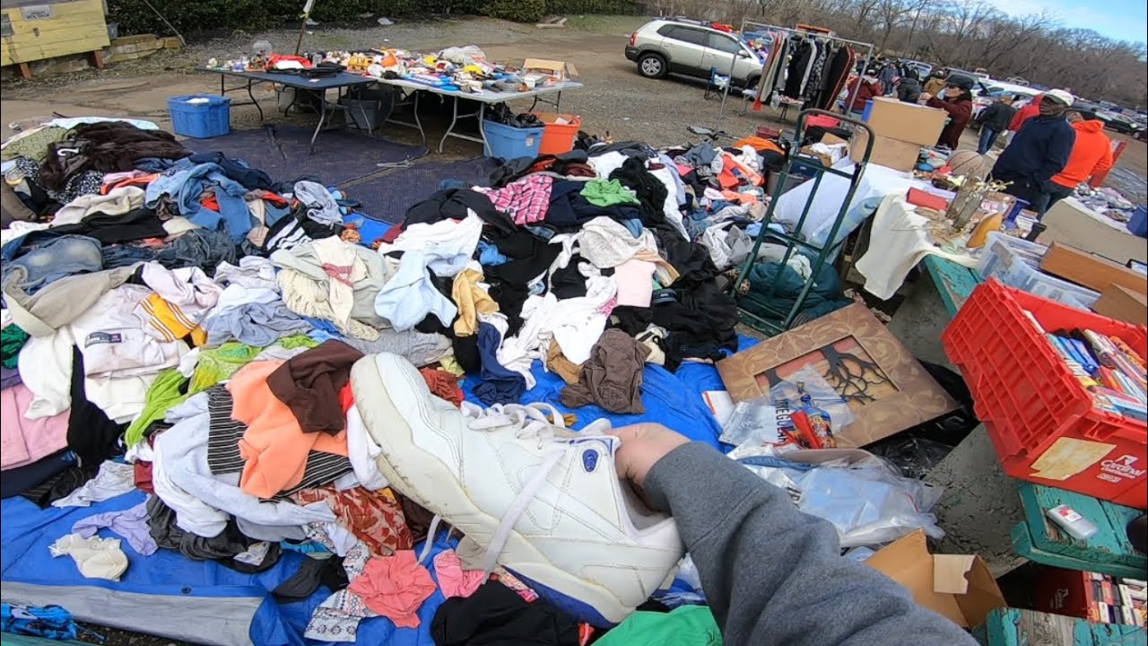 $5 FOR ORIGINAL VINTAGE NIKES AT THE FLEA MARKET! ALMOST MISSED THESE VINTAGE WWF WRESTLING T-SHIRTS