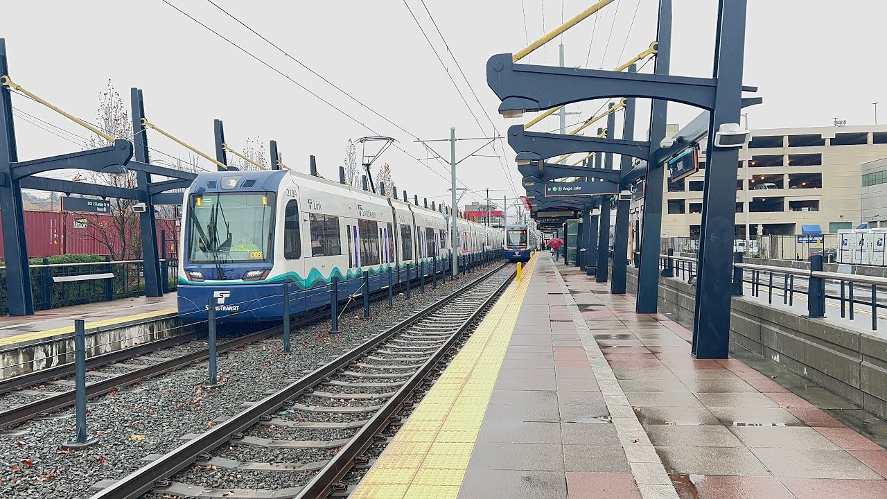 Sound Transit Link Light Rail Late Afternoon action @ Sodo 11/29/22