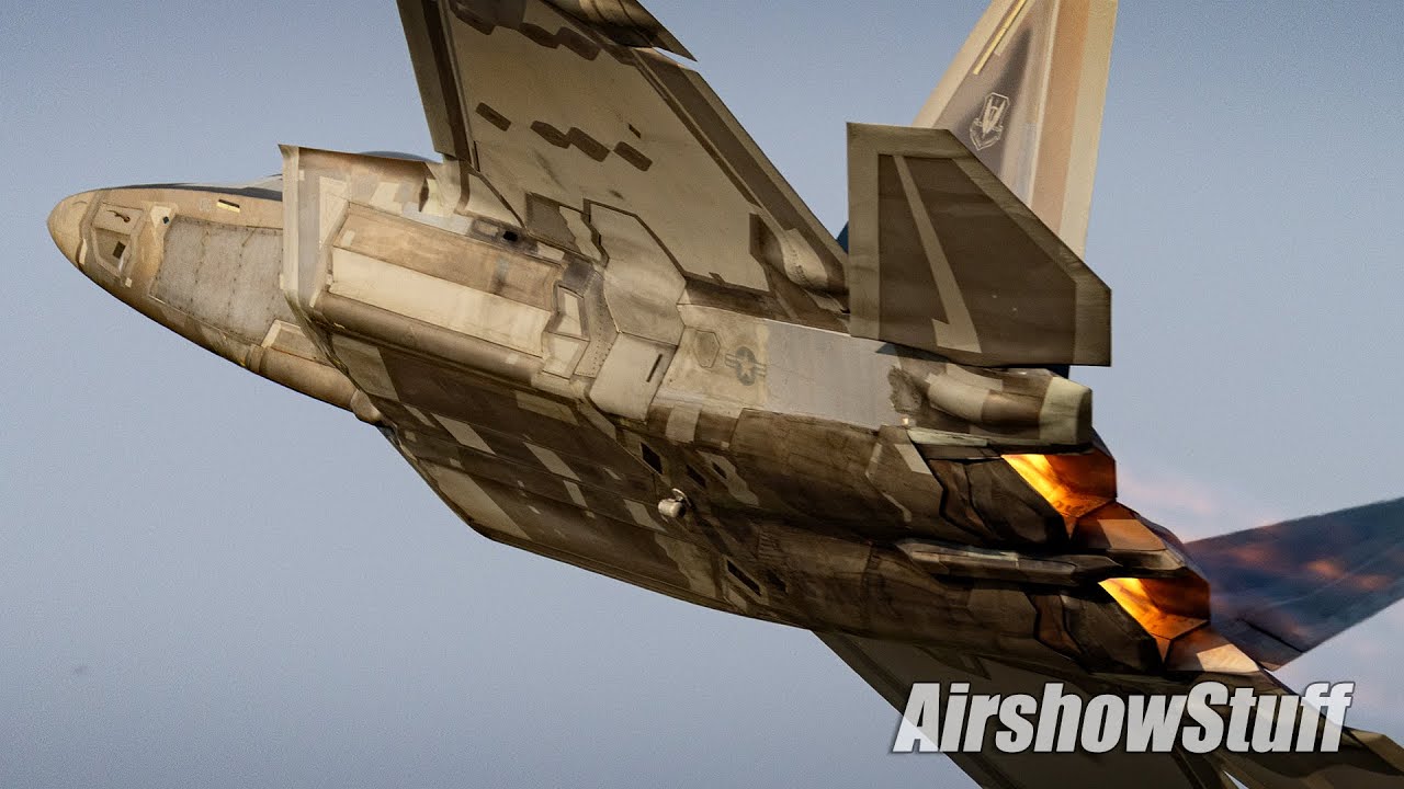 F-22 Raptor Arrival Burnerfest! - EAA AirVenture Oshkosh 2025