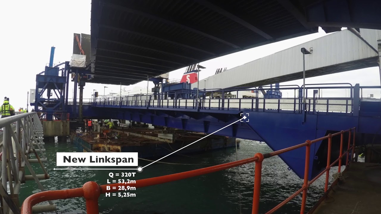 Holyhead installation of a new linkspan