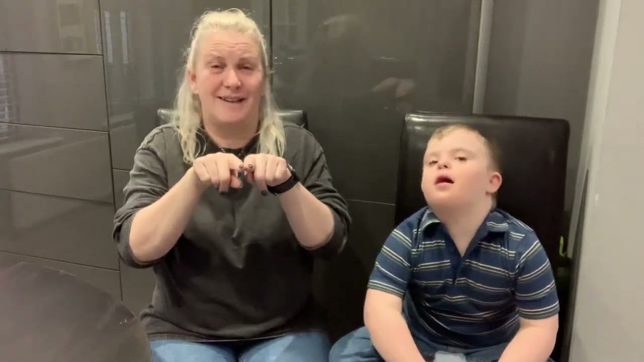 Makaton for ‘CARD’ ❤️