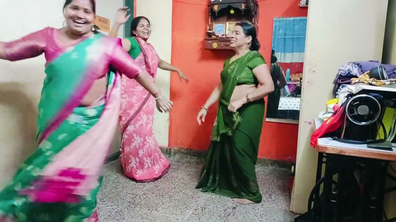 धमाकेदार नाच 🤣 सहेली के साथ 😀 कमेंट करें केसा लगा #awadhi_jaunpuriya 