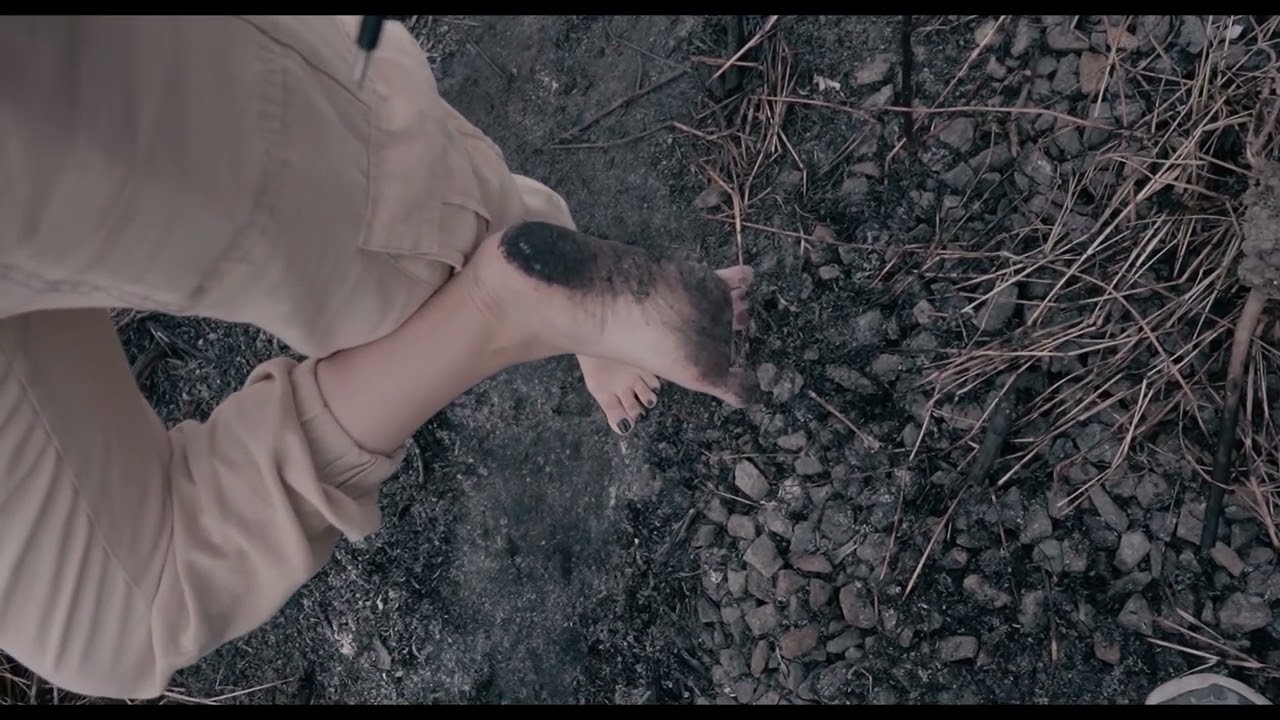 Fanfan's muddy soles