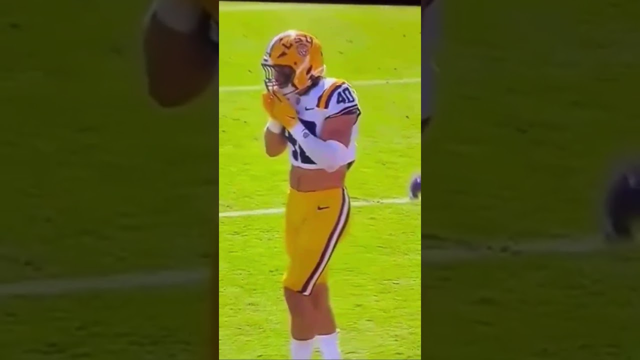 LSU’s Whit Weeks Vomits During Ole Miss game