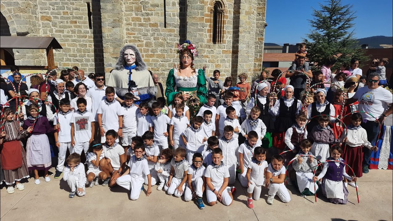 Presentación de los nuevos Gigantes Txikis del Valle de Egüés - Negu y Udaberri