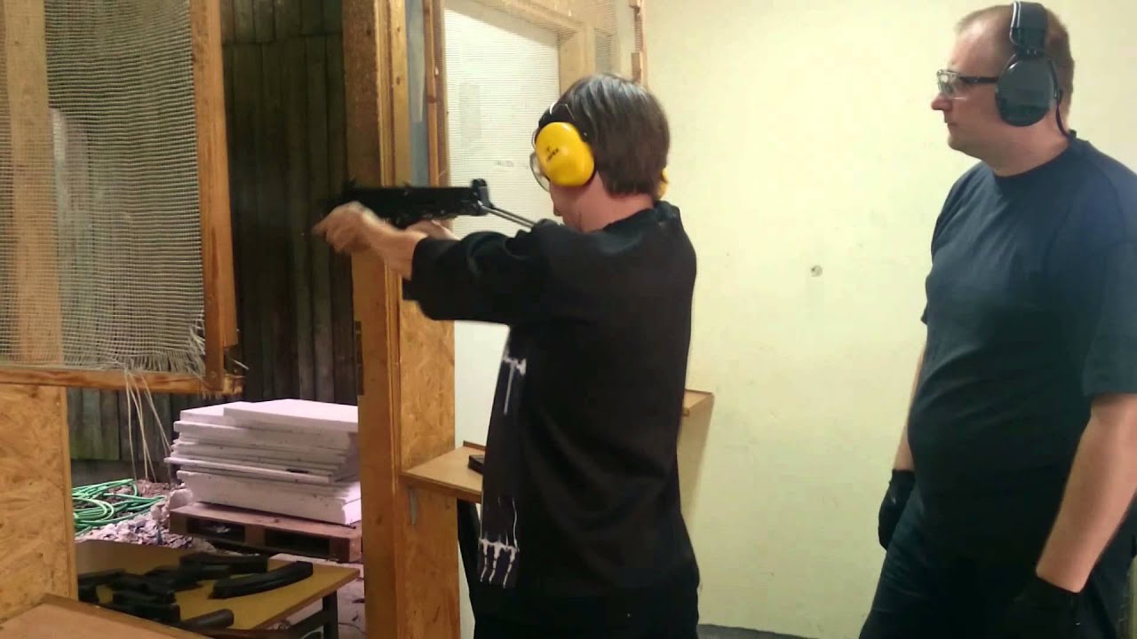 Shooting range: Glock, Uzi, AK47 Kalashnikow