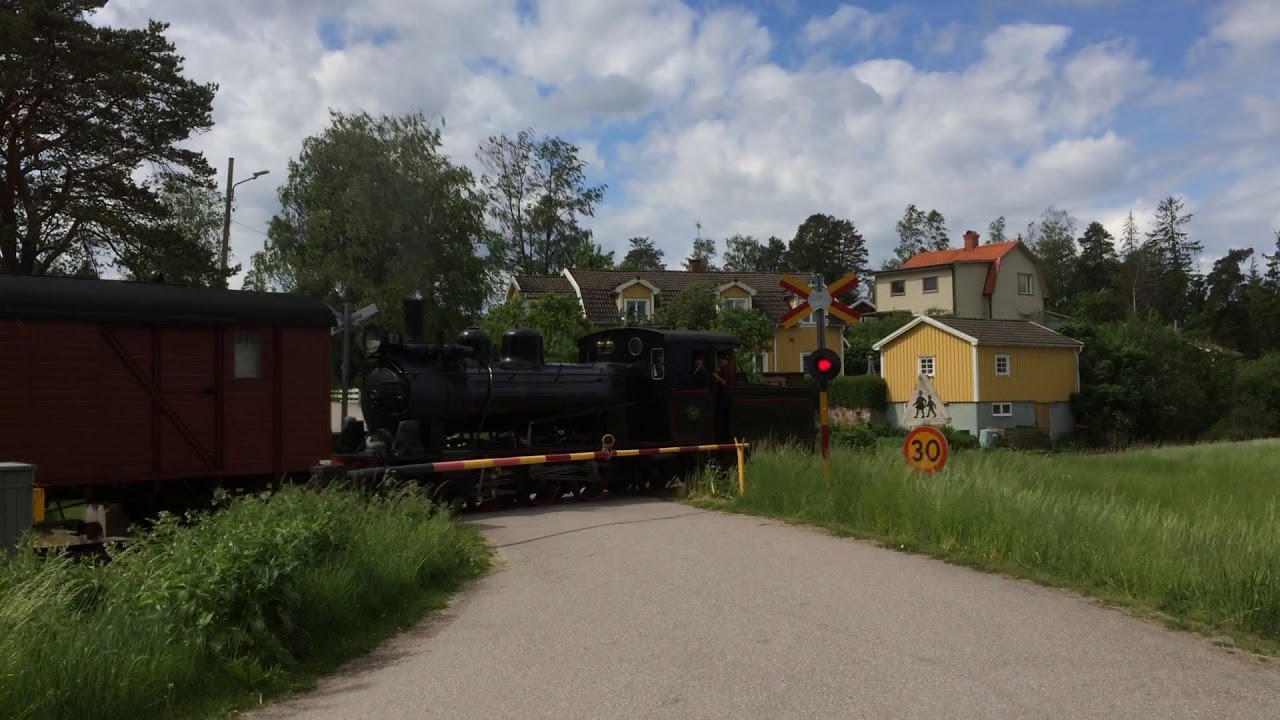 Gammal järnvägsövergång i Bärby (Fridhemsvägen) / Swedish vintage railroad crossing