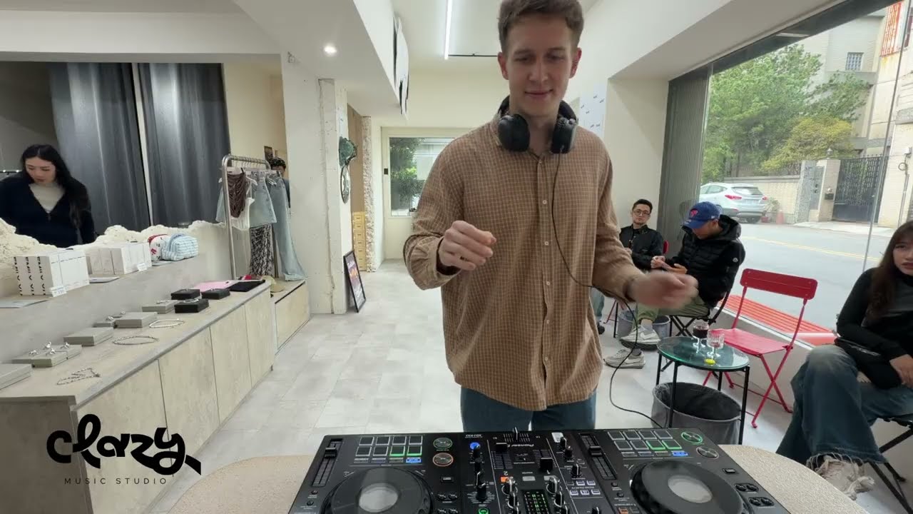 Jin Henri | Hot wine & House