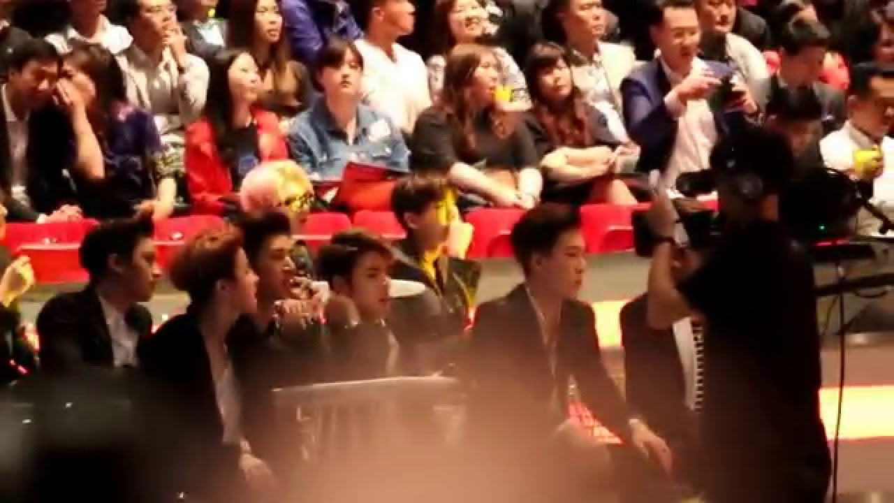 151202 MAMA iKON watching 2NE1