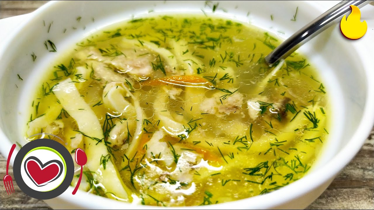 Ulubiona zupa mojej córki. Gotuję zupę z pysznym makaronem, który sama robię