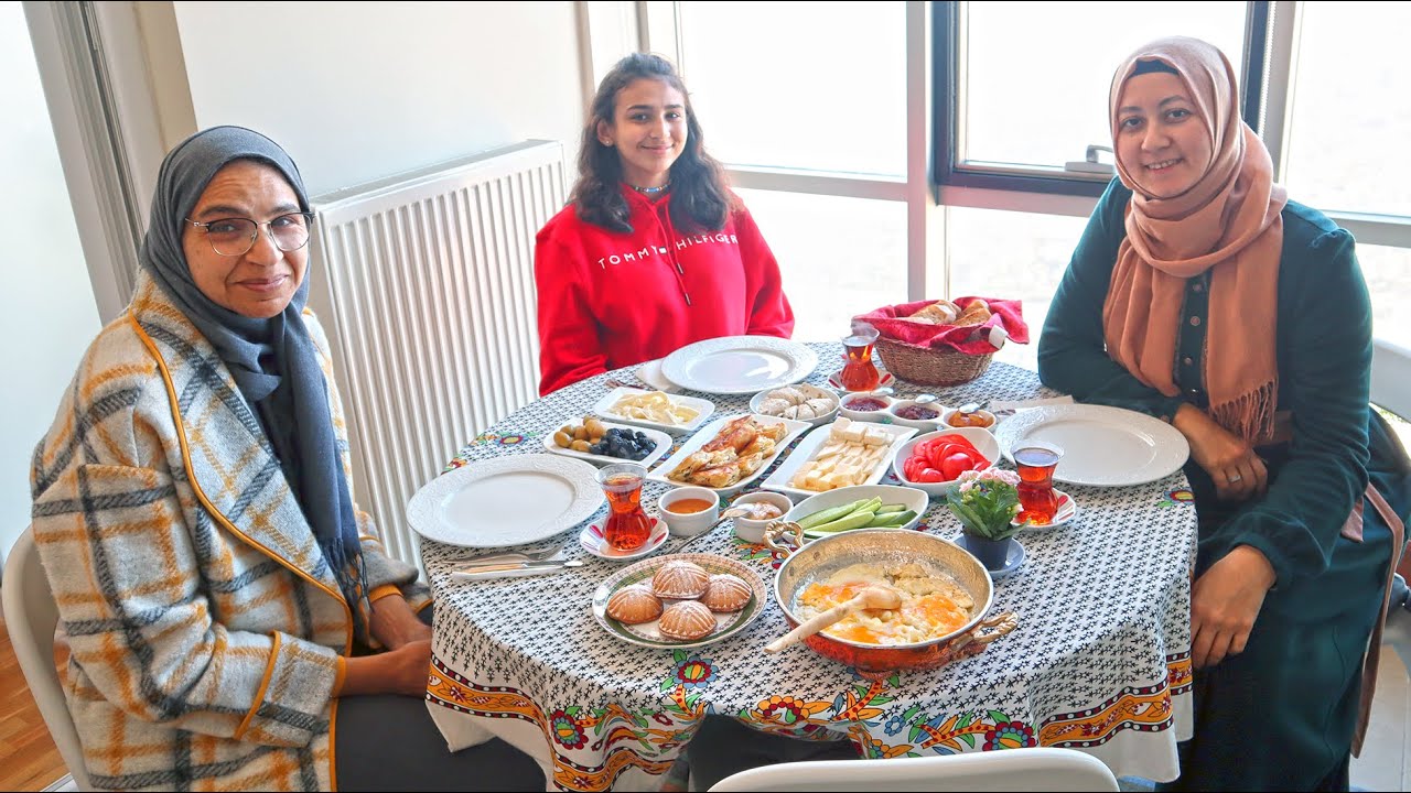 Turkish Breakfast & Lunch In Istanbul With My Followers