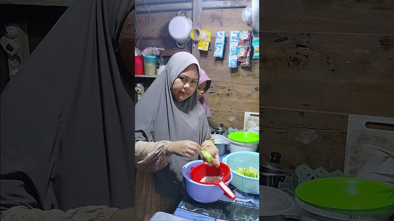 BIKIN KETUPAT DI HARI MEUGANG 