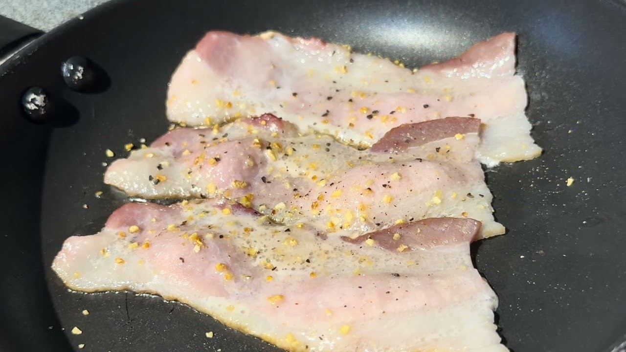 Bacon cooking - Sunday Morning w/ Cartoons Playing in the Background - 1 Min 