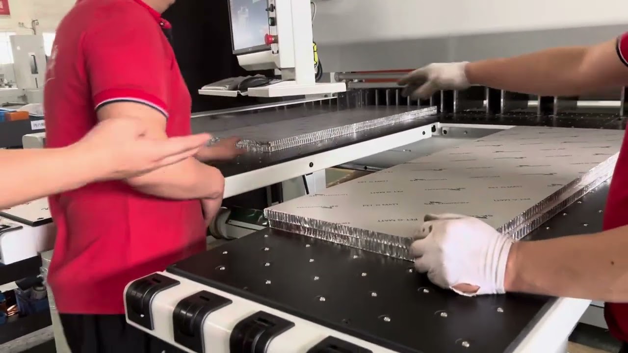 HP330 Computer beam saw Cutting the Aluminum Honeycomb Panel