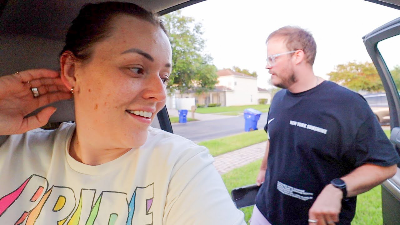 De nieuwe gigantische huurauto ophalen | Vloggloss 3104