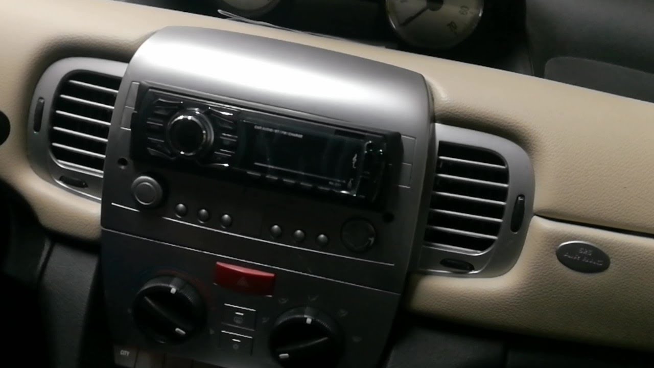 Lancia Ypsilon cambio autoradio e modifica mascherina  Lancia Ypsilon car radio replacement