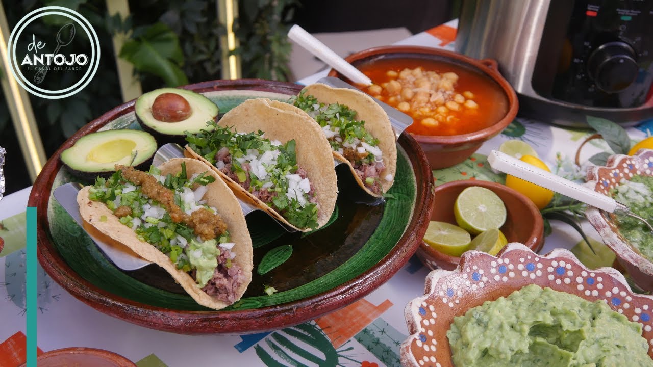Tacos de Chambarete JUGOSOS con Consomé Casero!