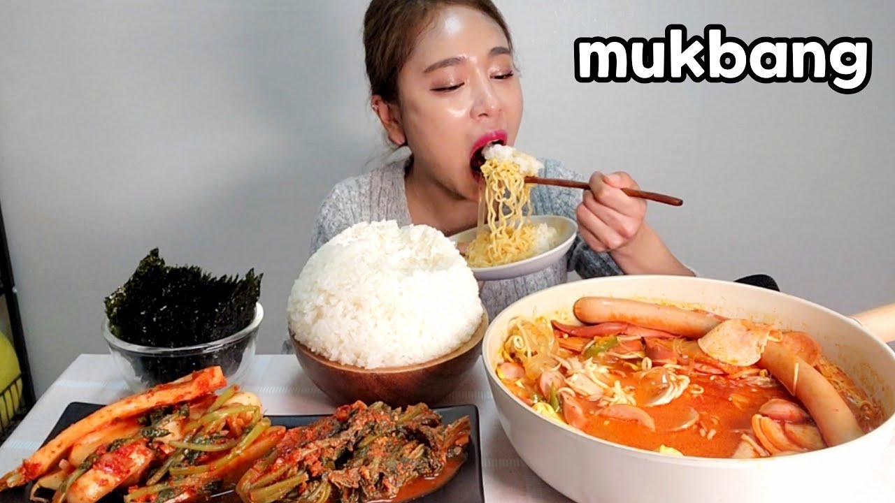 🔥뜨끈한 햄가득 부대찌개에 갓김치 총각김치🍚고봉밥 먹방 Korean Food Sausage Stew, kimchi Mukbang eating show