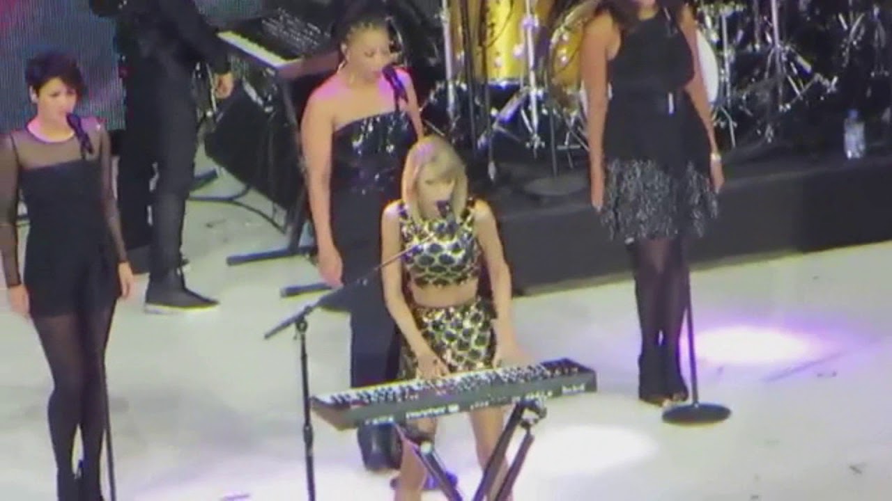 Taylor Swift - Love Story (Live at the Jingle Bell Ball 2014)
