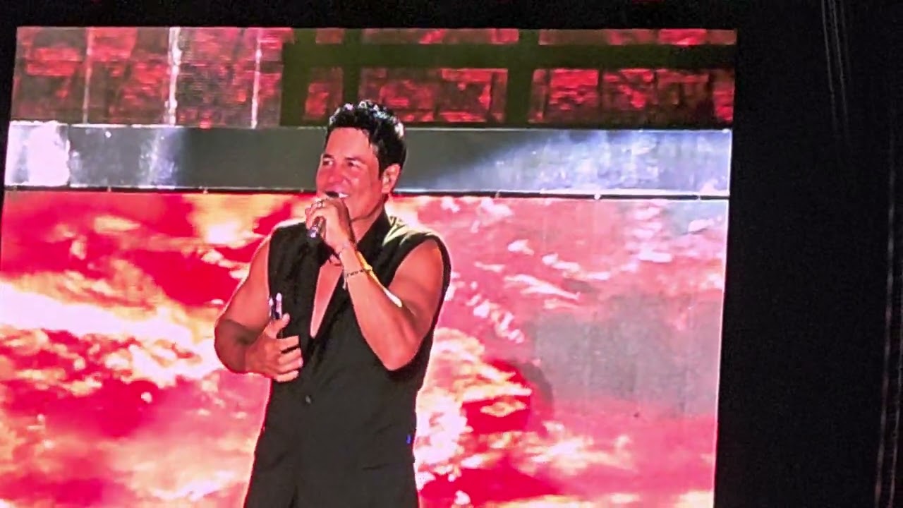 Chayanne - Yo te amo / Volver a nacer / Tu pirata soy yo / Completamente enamorados en Arequipa