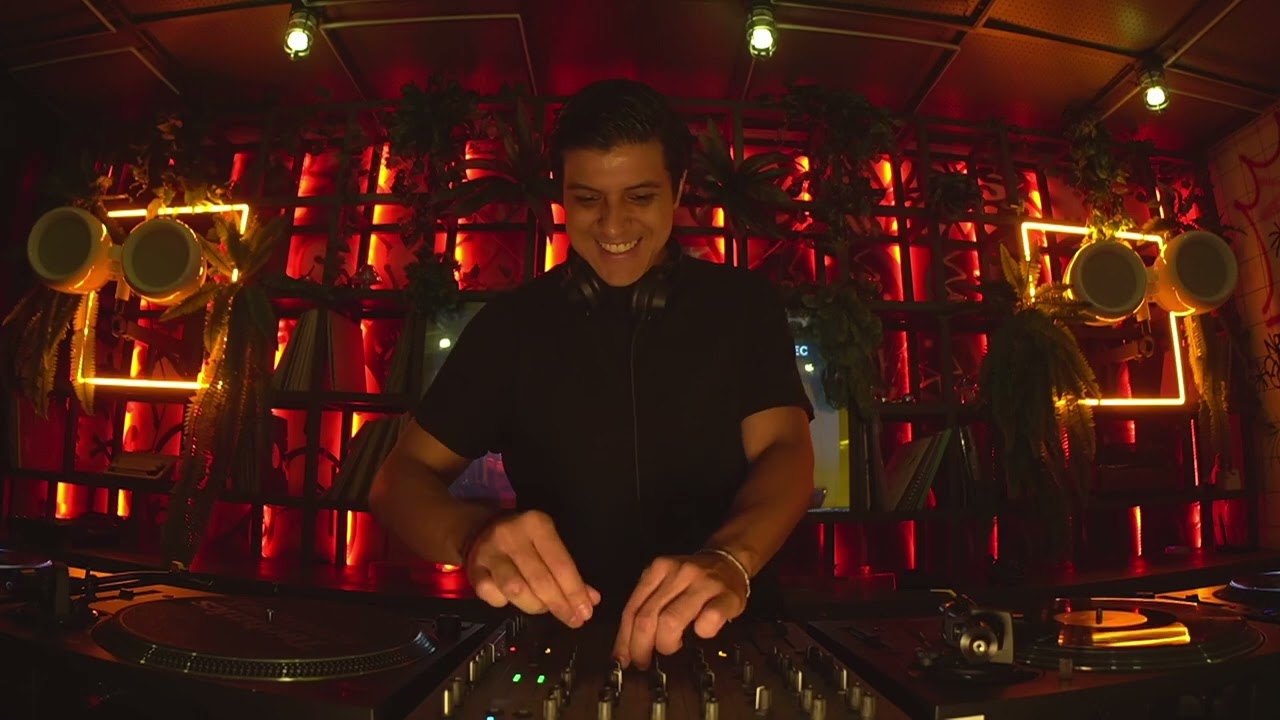 KickZologo- iocerouno // IOOI PRESENTS