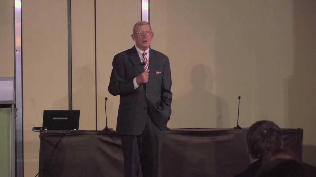 Coach Lou Holtz speech at Becker's Hospital Review 4th Annual Meeting