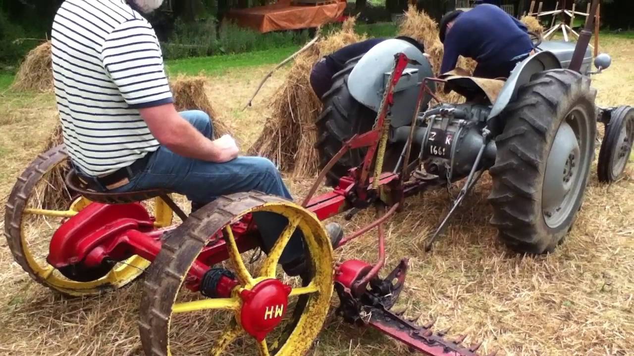 Threshing for the Inistioge Vintage Rally 2016