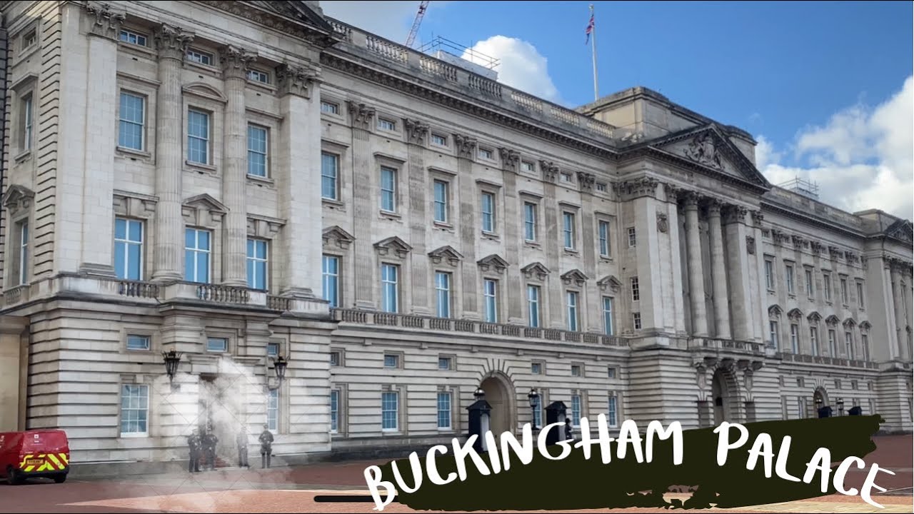 Buckingham Palace | St James Park | British View | London | England | UK | World Travel
