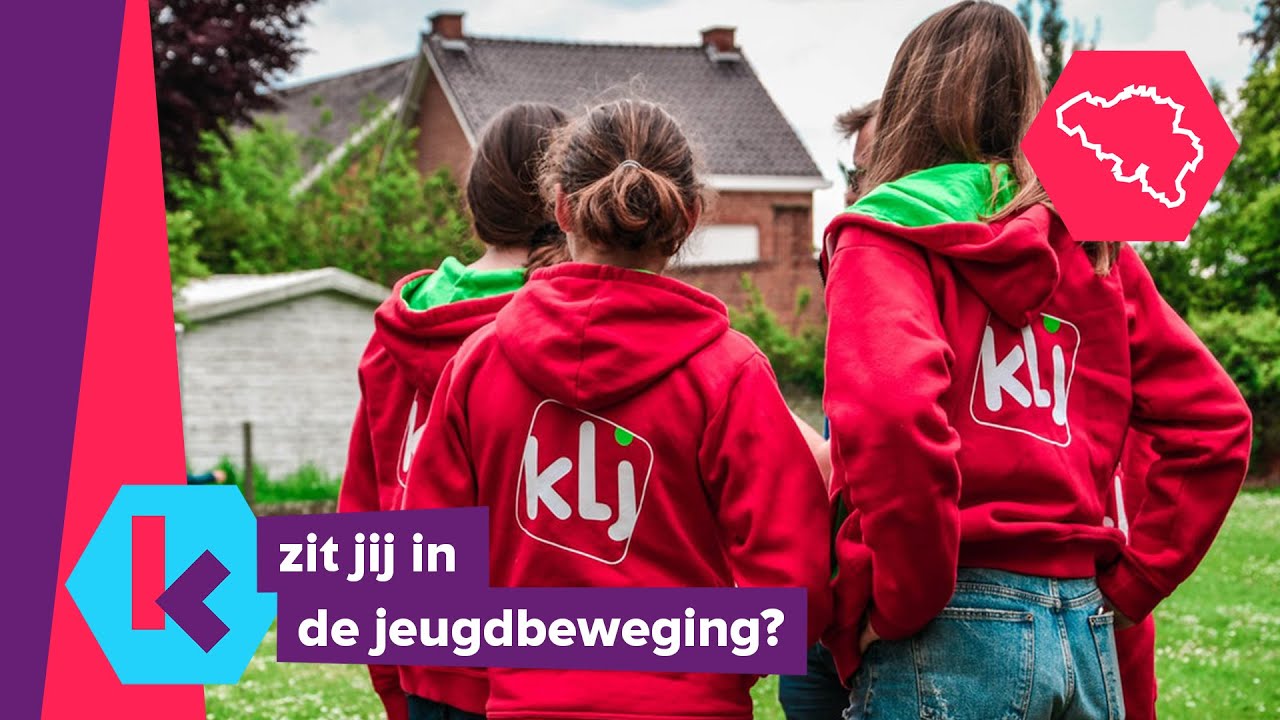 in je uniform naar school voor de Dag van de Jeugdbeweging