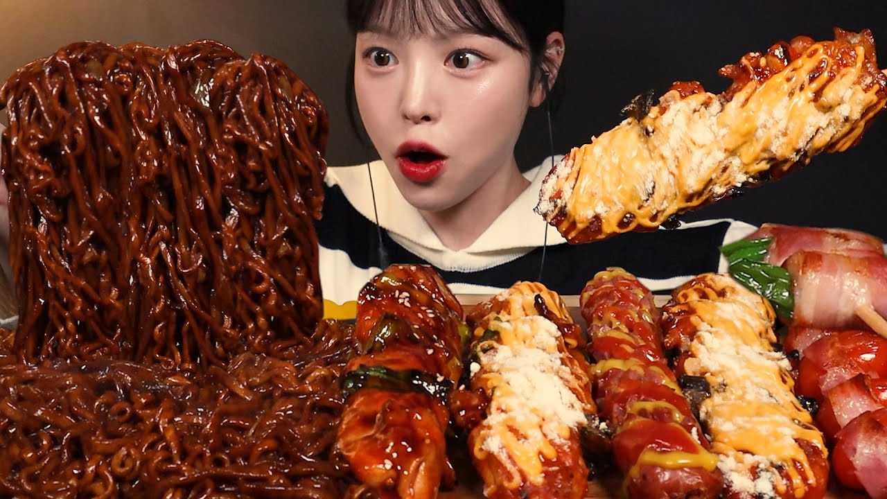 SUB)꾸덕촉촉 짜파게티에 매운 치즈 닭꼬치 먹방! 대왕소세지 베이컨말이까지 짜왕 꿀조합 리얼사운드 Jjajang Ramyeon Mukbang Asmr