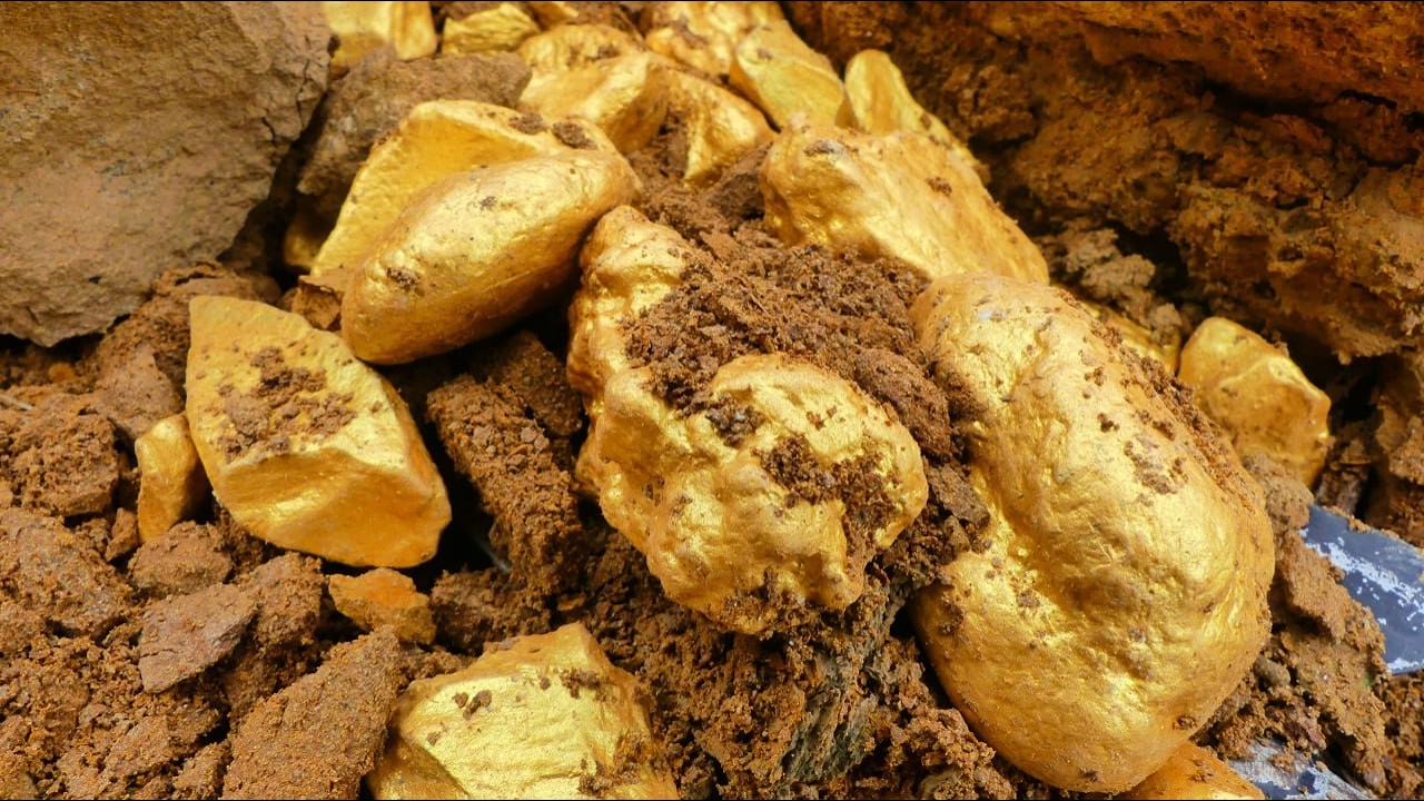 Golden Mountain Stones Under Crystal Clear Water &ndash; So Satisfying!