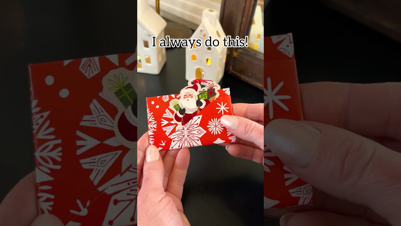 Festive way to wrap a gift card! #wrapping #giftcards #giftideas #Christmas #easydiy