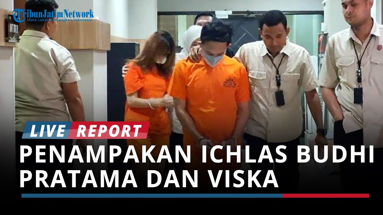 Ichlas Budhi Pratama dan Selingkuhannya Viska pakai baju tahanan masuk rutan di Mapolres Gresik