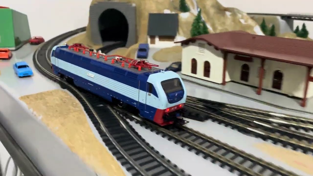 RIVAROSSI H0 locomotiva elettrica E402 180 FS Treni Turistici Italiani su plastico LIMA 24/01/2026