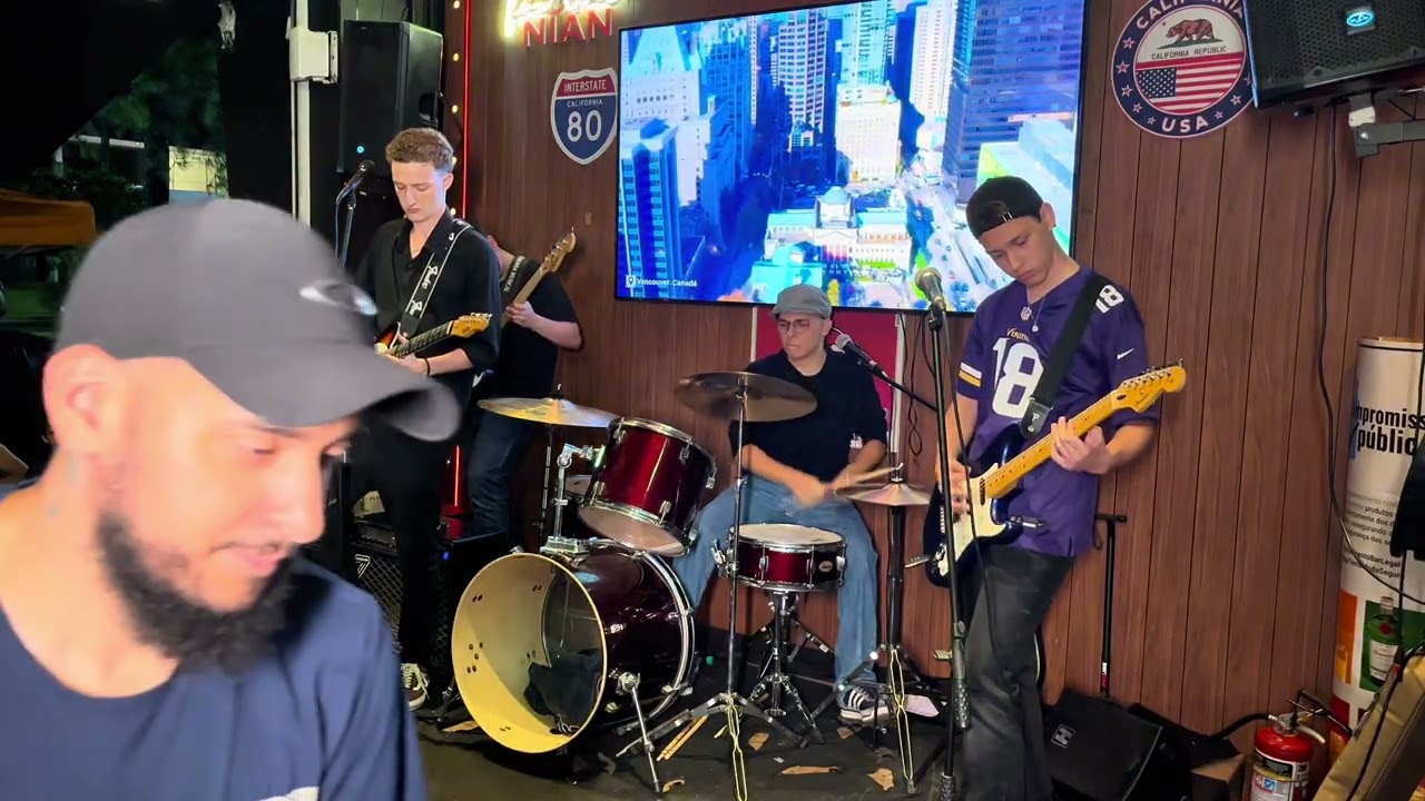 While My Guitar Gently Weeps (Beatles) - Banda Apogeu
