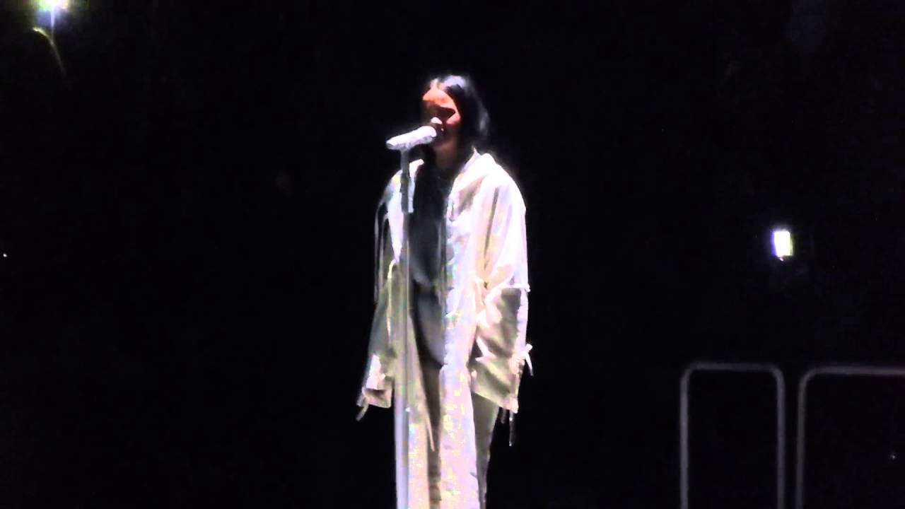 Rihanna | Love The Way You Lie | DVD The ANTI World Tour Live (HD)