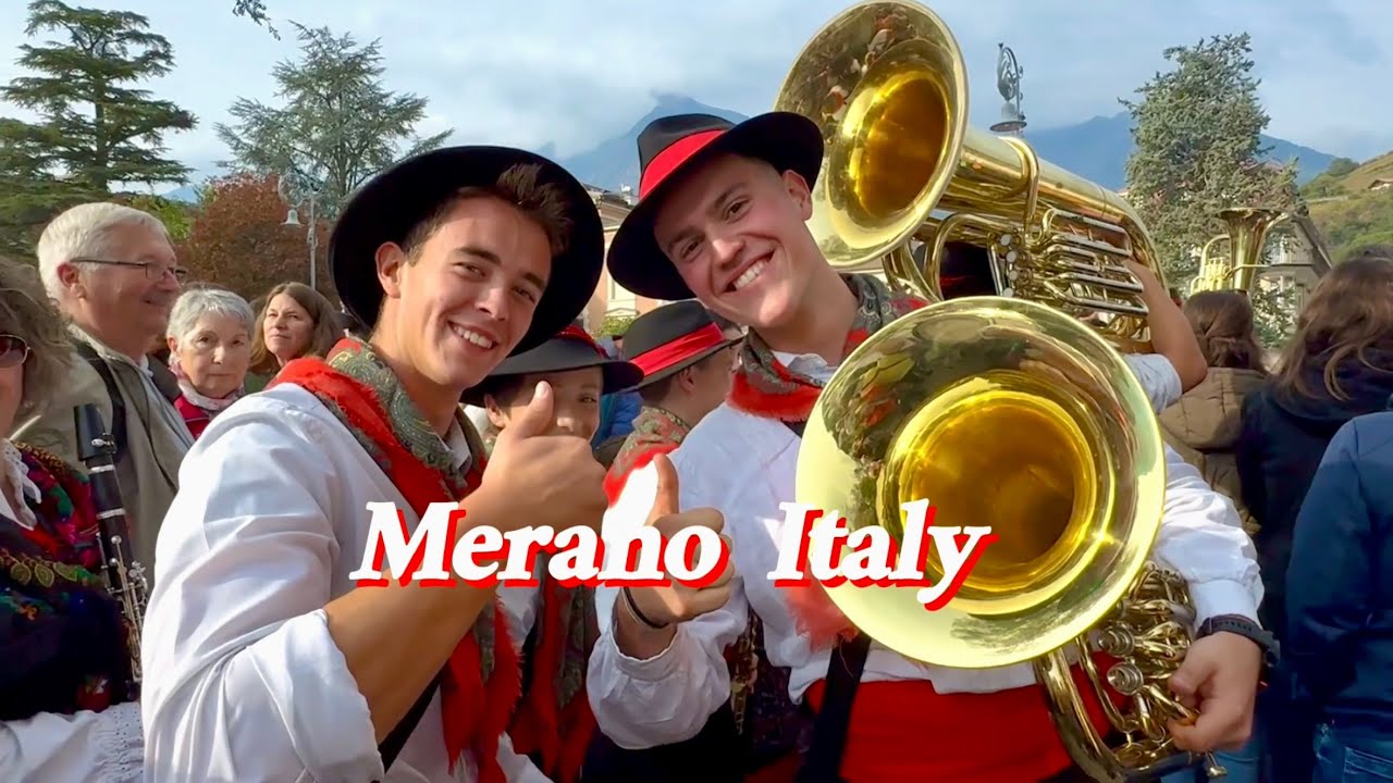 Tiroler Folk Parade Traubenfest in Meran | Festumzug | Sfilata Folk Merano Italy