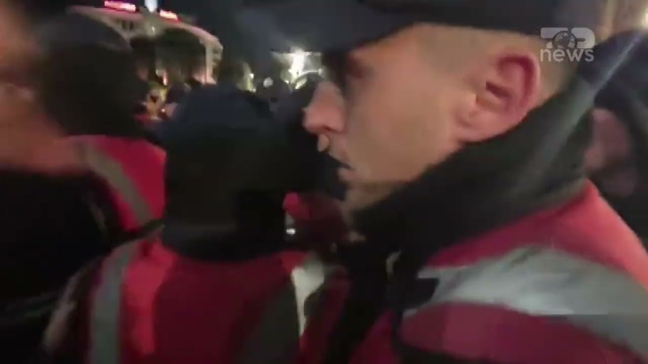 Top News – Përplasje me policinë në protestën e ‘Shqipëria Bëhet’, ia heqin sërish çadrën