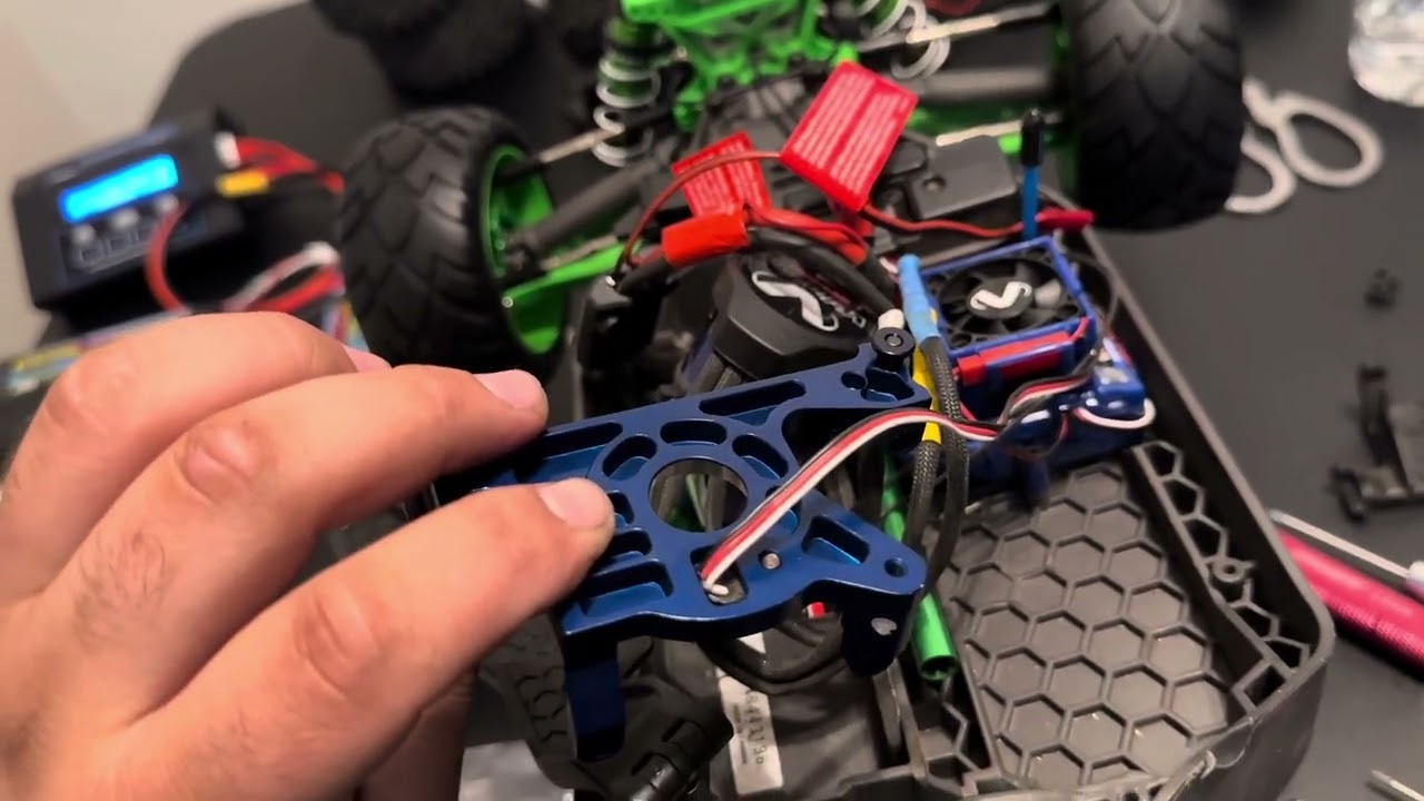 ALUMINUM MOTOR MOUNT SWAP IS A MUST 🔥🔃‼️- Traxxas rustler 4x4 ultimate