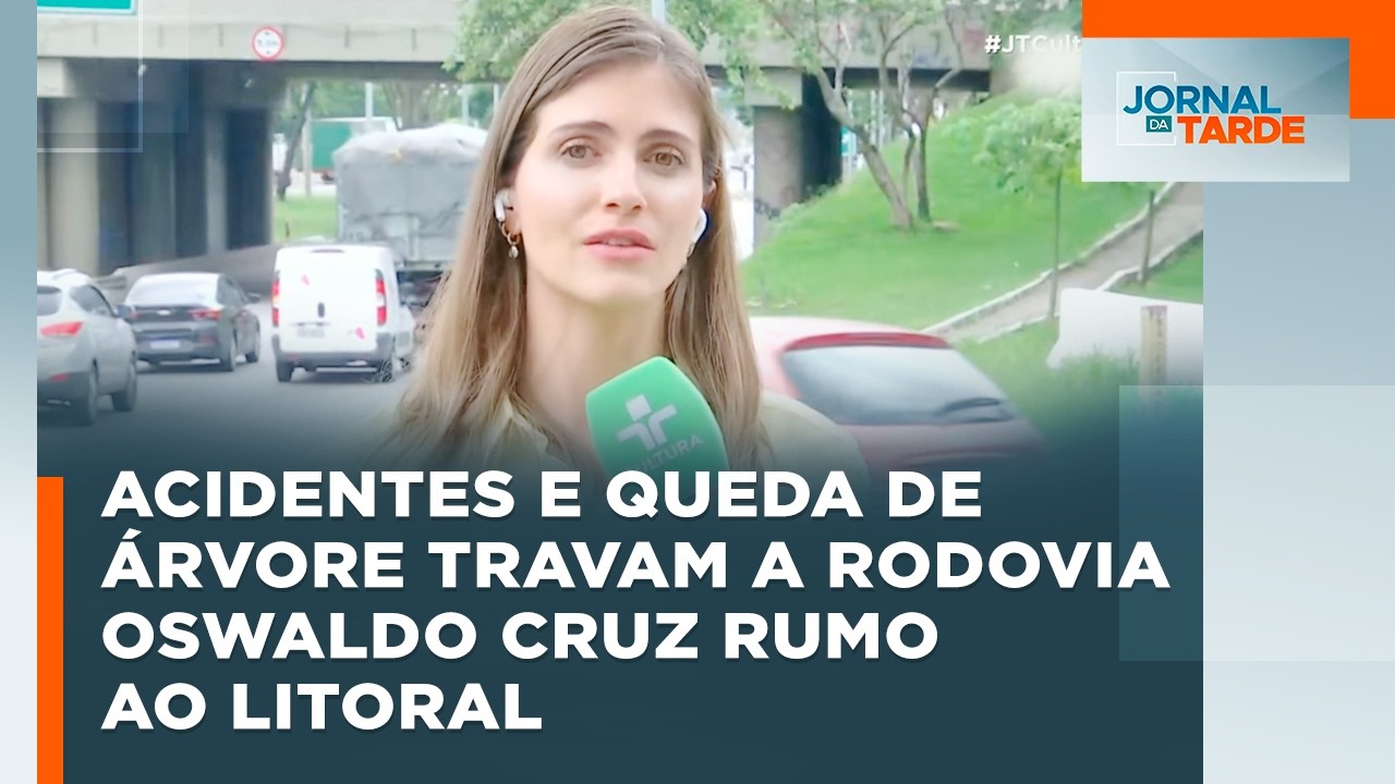 Acidentes e queda de árvore travam a Rodovia Oswaldo Cruz rumo ao litoral
