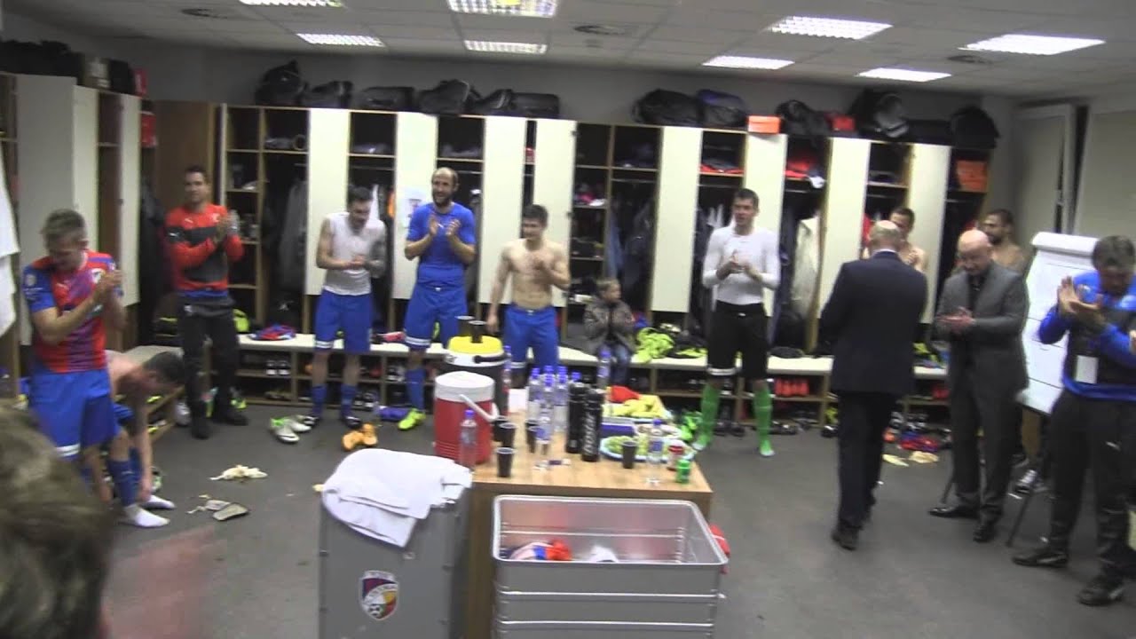 Pozápasové oslavy v kabině po utkání se Spartou