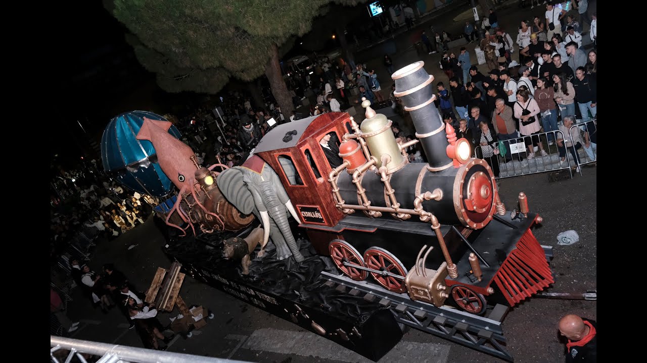 Le echamos un vistazo al espectacular desfile de carrozas de Azuqueca