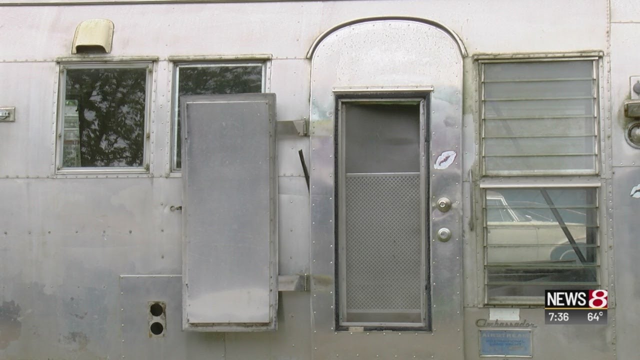 Local teacher turning old trailer into mobile art studio